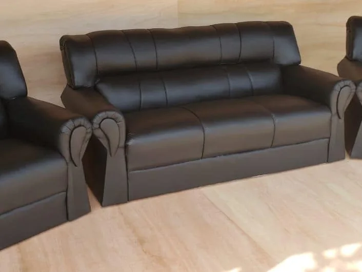 Juego de sillones de cuero negro de tres piezas